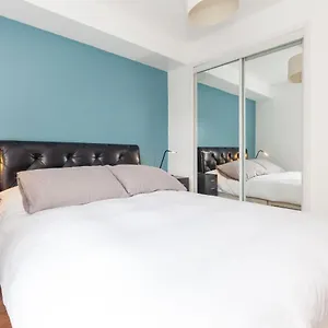 Annandale Street Quiet Central Family With Parking Apartment