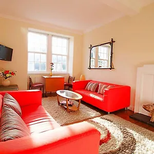 Joivy Bright Flat With Workspace In New Town Apartment